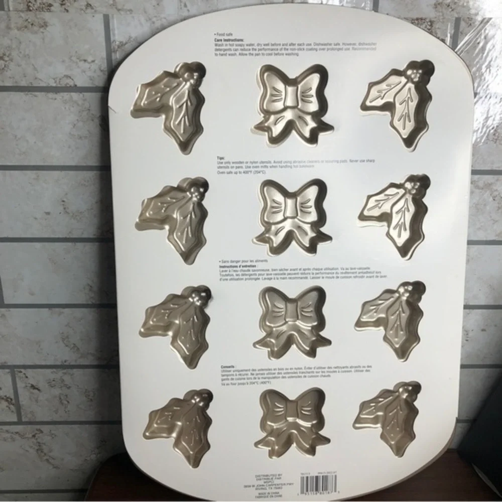 NWT Celebrate it non-stick cookie dough‎ Christmas holly and ivy bow mold pan